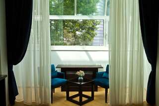 Отель Hotel Bella Casa Тбилиси Большой двухместный номер с 1 кроватью или 2 отдельными кроватями-1